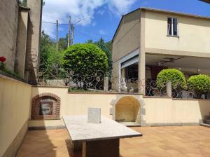 a stone table in front of a building at CASA DE MELCHOR in Cruces