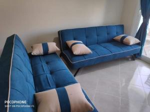 A seating area at بورتو السخنه الكاربيان العاب مائيه - عائلات فقط