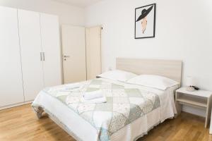 Postel nebo postele na pokoji v ubytování Apartment Zara - luxury apartment with private pool