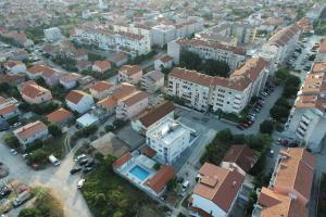 Nespecifikovaný výhled na destinaci Zadar nebo výhled na město při pohledu z apartmánu