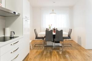 Kuchyň nebo kuchyňský kout v ubytování Apartment Zara - luxury apartment with private pool