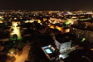 Nespecifikovaný výhled na destinaci Zadar nebo výhled na město při pohledu z apartmánu