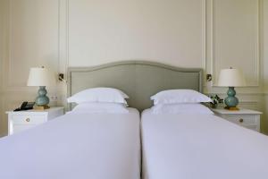Un ou plusieurs lits dans un hébergement de l'établissement Hôtel du Palais Biarritz, in The Unbound Collection by Hyatt