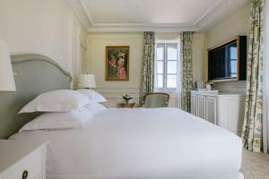 Un ou plusieurs lits dans un hébergement de l'établissement Hôtel du Palais Biarritz, in The Unbound Collection by Hyatt