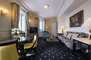 Coin salon dans l'établissement Hôtel du Palais Biarritz, in The Unbound Collection by Hyatt