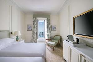 Un ou plusieurs lits dans un hébergement de l'établissement Hôtel du Palais Biarritz, in The Unbound Collection by Hyatt