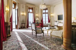 Télévision ou salle de divertissement dans l'établissement Hôtel du Palais Biarritz, in The Unbound Collection by Hyatt