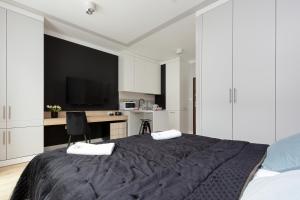 Posteľ alebo postele v izbe v ubytovaní Apartments Warsaw Pawia by Noclegi Renters