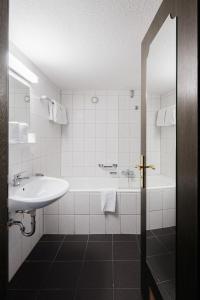 Ein Badezimmer in der Unterkunft Hotel Pelikan