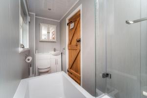 Ванная комната в Acorn Cottage