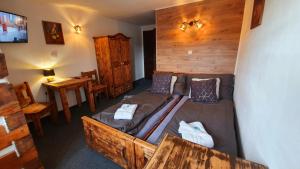 Posteľ alebo postele v izbe v ubytovaní Horský hotel Kolínská bouda