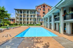 a swimming pool in front of a building at Aria di Breva in Lierna