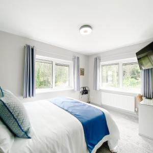 South Sands Hotel客房内的一张或多张床位