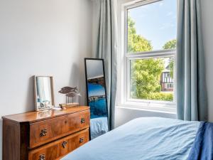 a bedroom with a dresser and a window at Pass the Keys Lovely Centrally located Apartment in Westbourne in Bournemouth