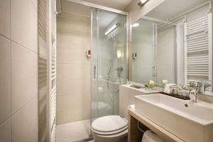 A bathroom at Hotel Marina - Liburnia
