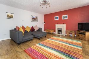 a living room with a couch and a television at Alban Rise in Keswick