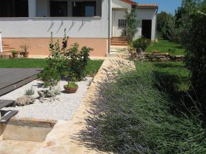 Gallery image of Holiday Home Enisa in Vabriga