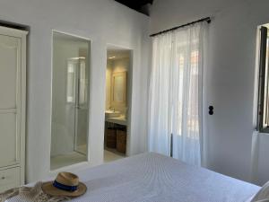 Posteľ alebo postele v izbe v ubytovaní Raphael Skiathos Living-Venetia