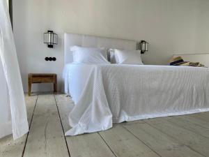 Posteľ alebo postele v izbe v ubytovaní Raphael Skiathos Living-Venetia