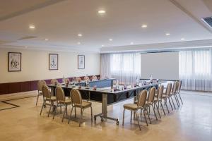 The business area and/or conference room at Hotel Madrid Alameda Aeropuerto, Affiliated by Meliá
