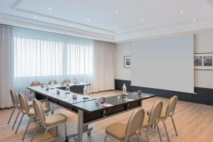 The business area and/or conference room at Hotel Madrid Alameda Aeropuerto, Affiliated by Meliá