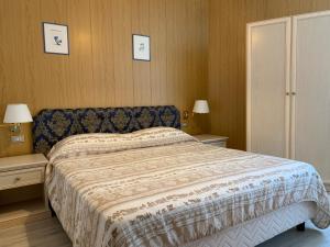 a bedroom with a large bed and two night stands at El Ladinia Someda in Moena