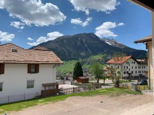 a view of a town with mountains in the background at El Ladinia Someda in Moena