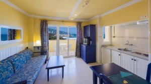 A kitchen or kitchenette at Apartamentos Teneguia