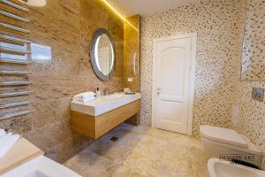 Koupelna v ubytování Moviliţa Residence