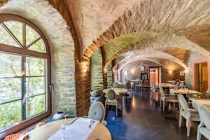 Majoituspaikan Aux Tanneries de Wiltz ravintola tai vastaava paikka