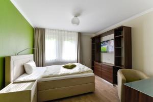 Postel nebo postele na pokoji v ubytování Hotel am Herkules