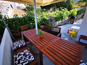 Balkón alebo terasa v ubytovaní Centrally located 3 Bedroom Holiday House O'Live with private garden
