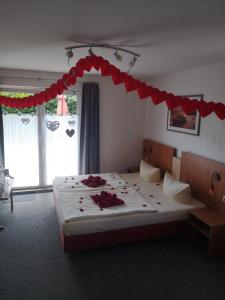 Una cama o camas en una habitación de Pension Elmenhorst