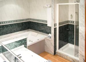 Koupelna v ubytování Hotel Zentral Gijón Rey Pelayo