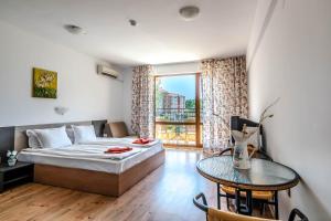 Un pat sau paturi într-o cameră la Step Hotel +49 fotografii