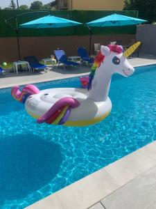 Billede fra billedgalleriet på LUXURY VILLA M NEAR 2km AWAY FROM BITOLA WITH PRIVATE SWIMMING POOL & SAUNA &JACUZZI i Bitola