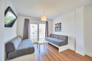 Svetainės erdvė apgyvendinimo įstaigoje OLA Apartamentos Cala d'Or