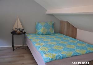 Säng eller sängar i ett rum på Zomerhuis "aan de kust"