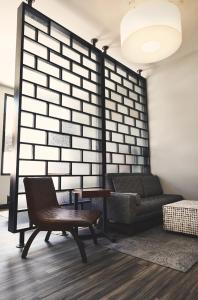 a living room with a couch and a chair at Hotel Vandivort in Springfield
