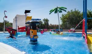 Bazén v ubytování Medplaya Hotel Bali nebo v jeho okolí