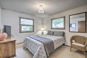 Un dormitorio con una cama, un televisor y una silla. en Charming Rochester Home - 2 Mi to Mayo Clinic!, en Rochester