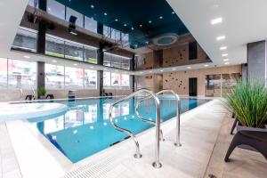 Bazén v ubytovaní Resort Apartamenty Klifowa Rewal 27 alebo v jeho blízkosti