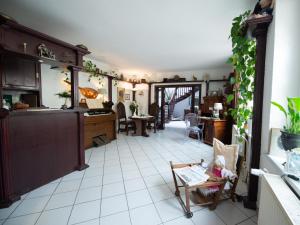 a kitchen and living room with a table and chairs at Hotel Zum Vetter in Finsterwalde