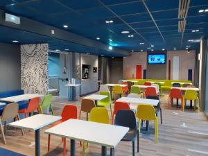 TV a/nebo společenská místnost v ubytování ibis budget Toulouse Centre Gare