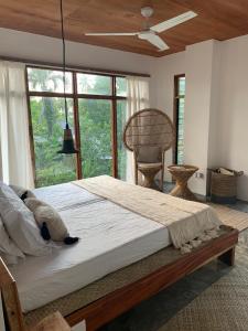 מיטה או מיטות בחדר ב-Kaha Island Stay