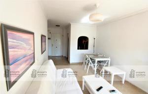 TV a/nebo společenská místnost v ubytování 806 Minerva Apartamento - Vista al mar, la piscina y la montaña - Excelente wifi
