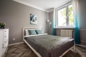 Posteľ alebo postele v izbe v ubytovaní oompH Warsaw Central Apartment