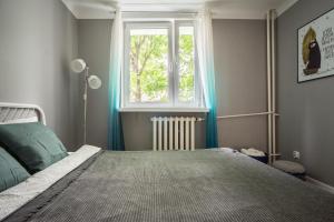 Posteľ alebo postele v izbe v ubytovaní oompH Warsaw Central Apartment