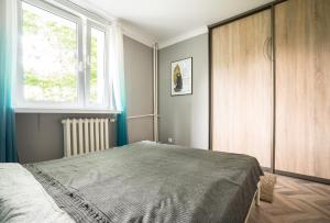 Posteľ alebo postele v izbe v ubytovaní oompH Warsaw Central Apartment