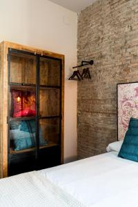 A bed or beds in a room at Doña Elvira Suites Cathedral